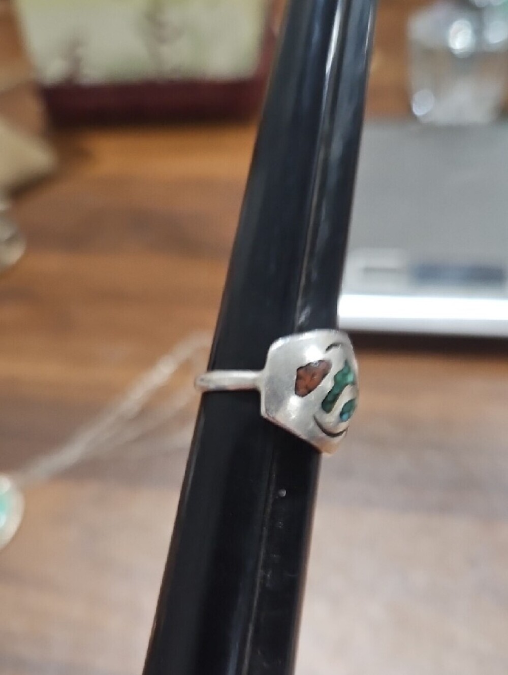 Vintage Navajo Sterling Silver Turquoise & Coral Inlay Ring - Picture 5 of 8